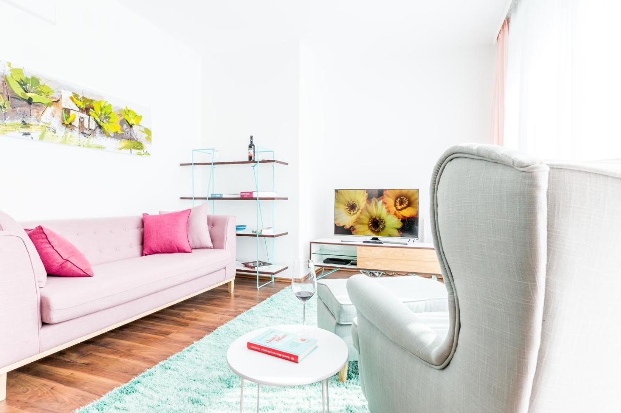 Simtown Suite Apartments เวียนนา ภายนอก รูปภาพ